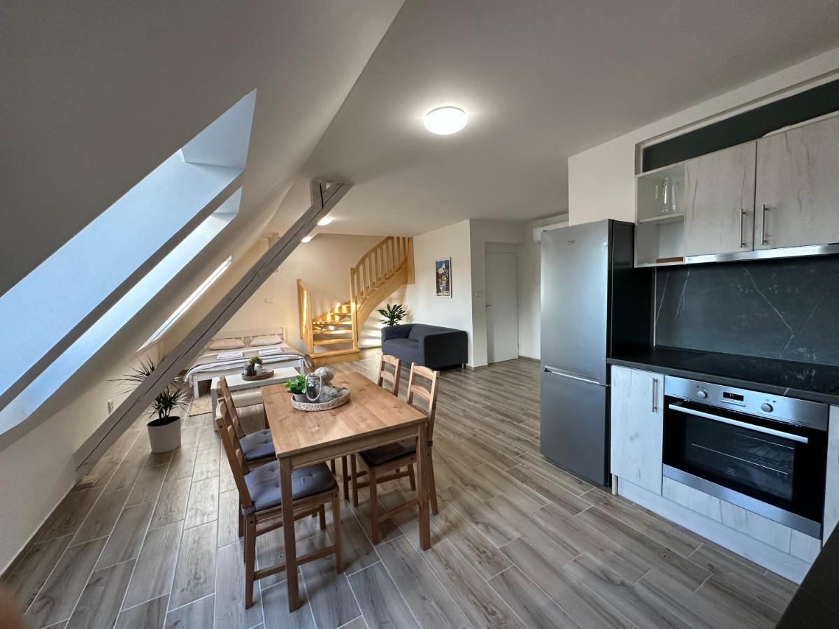 Apartmany Monastery Suites Zirec Dvůr Králové nad Labem Екстериор снимка