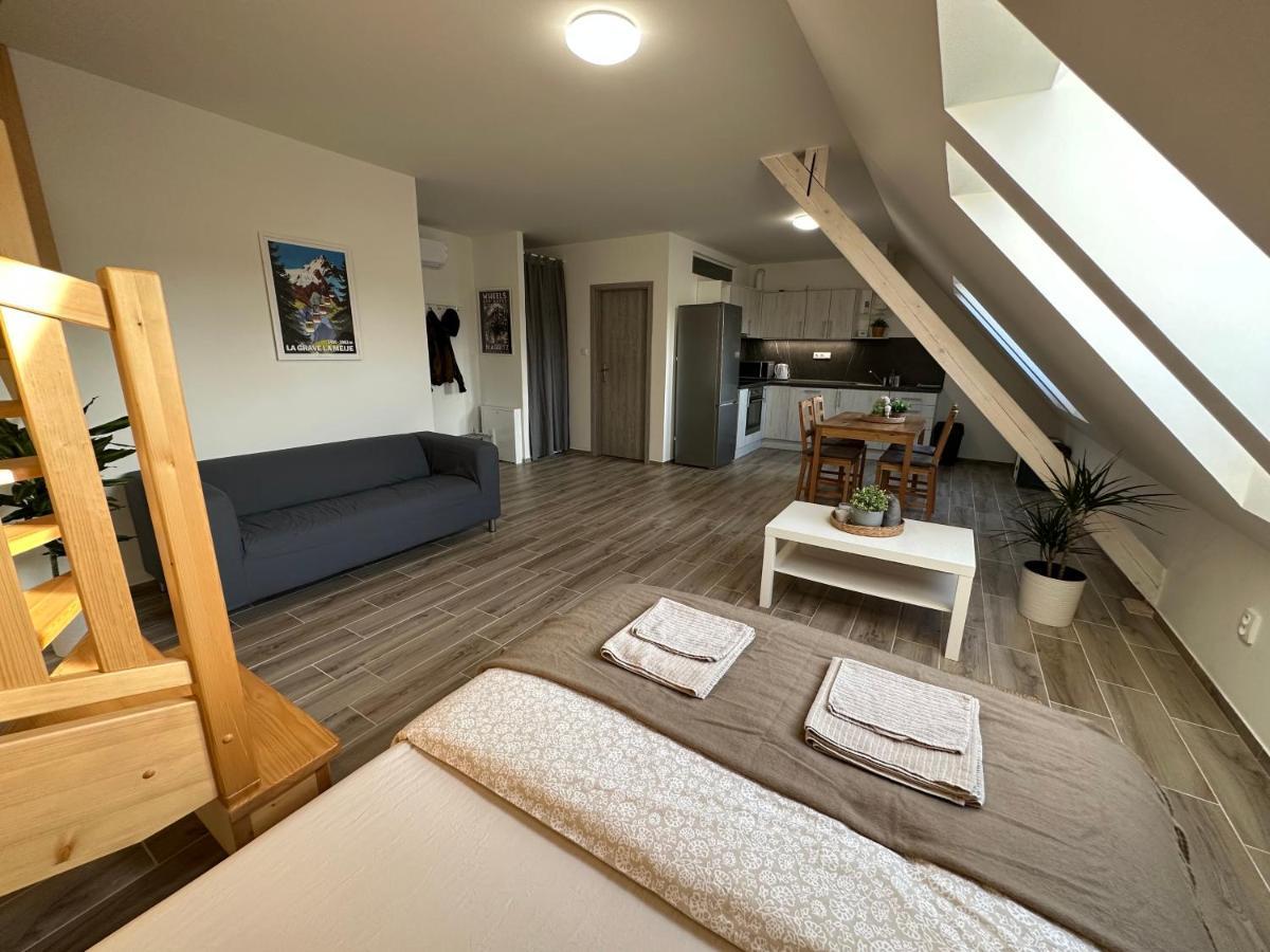 Apartmany Monastery Suites Zirec Dvůr Králové nad Labem Екстериор снимка