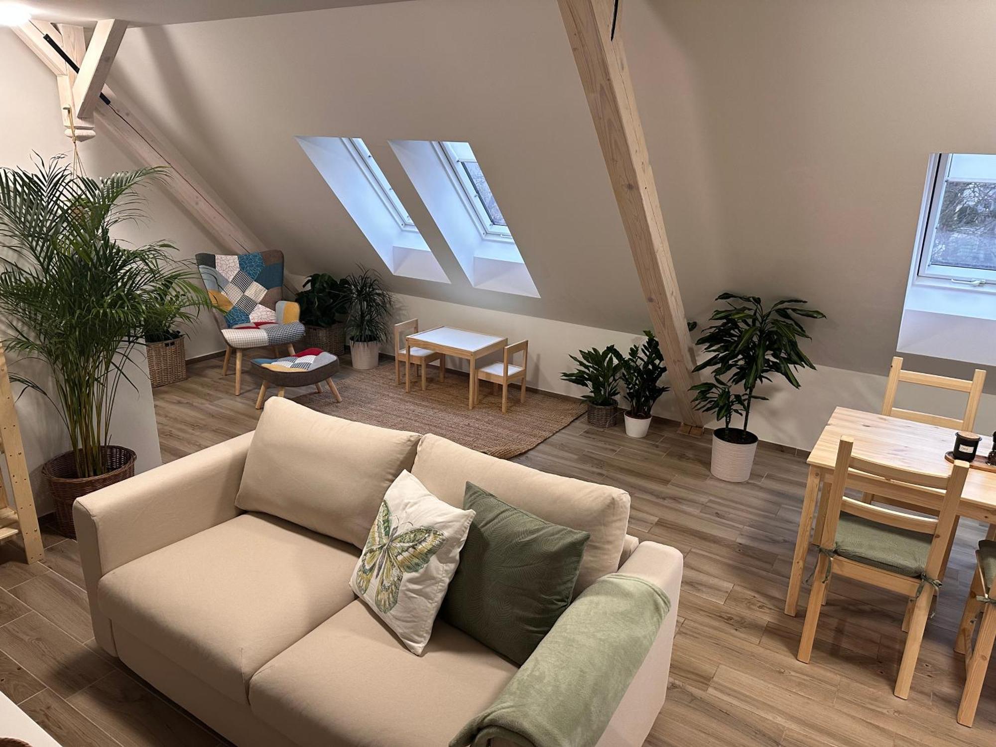 Apartmany Monastery Suites Zirec Dvůr Králové nad Labem Екстериор снимка